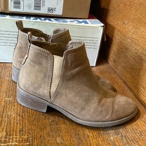 Brown time and tru boots